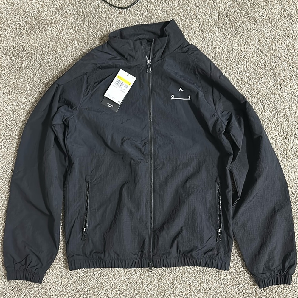 Brand new never worn too small !!